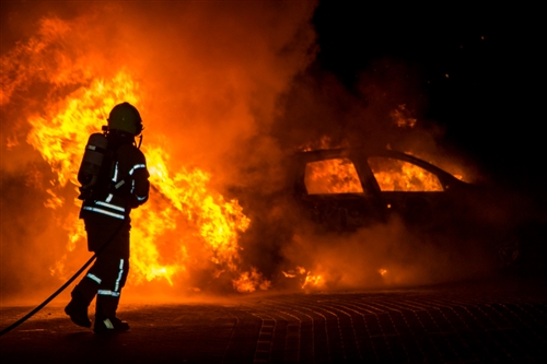 27 oktober Auto gaat in vlammen op Piet van Gentstraat Schiedam