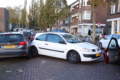27 oktober Drie auto’s beschadigd bij aanrijding Broekweg Vlaardingen