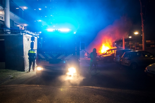 10 november Opnieuw een personenauto in vlammen op Zwaluwenlaan Vlaardingen