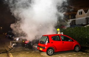 28 december Auto door brand verwoest Vossiusstraat Vlaardingen