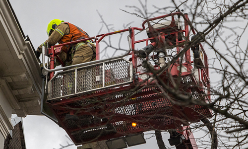 23 februari Hulpdiensten druk met voorjaarsstorm in Rotterdam