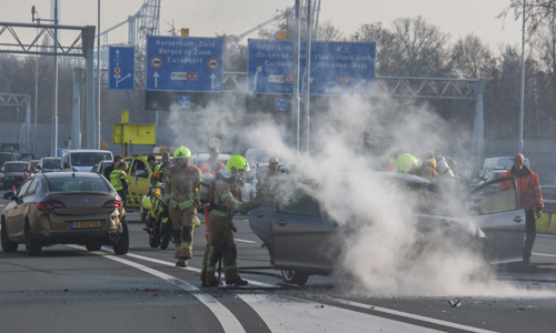 16 maart Auto in brand op A4 na aanrijding Schiedam
