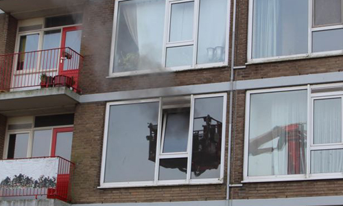 17 Vrouw aangehouden bij woningbrand Honnerlage Gretelaan Schiedam