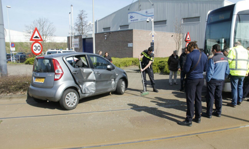 24 maart Tramverkeer enige tijd gestremd door aanrijding tram vs auto Nieuwe Damlaan Schiedam