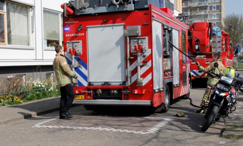 28 maart Vogel uit woning gehaald na brand Burgermeester van Haarenlaan Schiedam