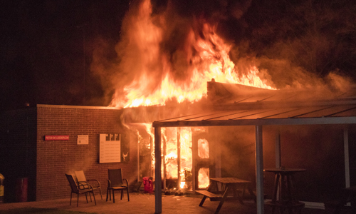 1 april Uitslaande brand verwoest clubhuis Prins Bernhardlaan Schiedam