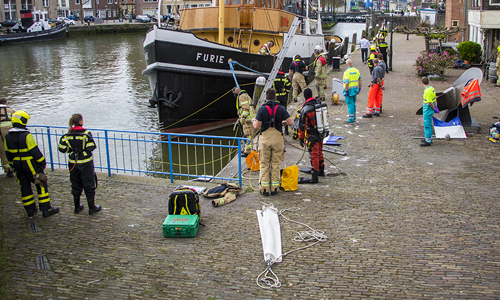 7 april Grote zoekactie naar te water geraakt kind Stadhuiskade Maassluis