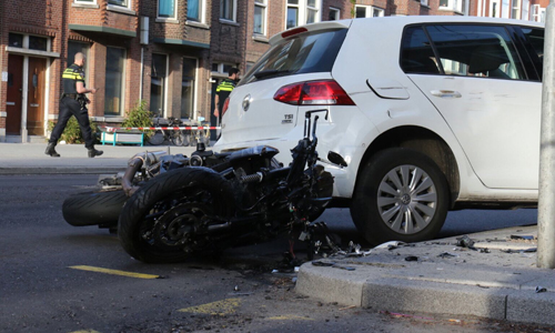 10 april Motorrijder gewond bij aanrijding Beukelsweg Rotterdam