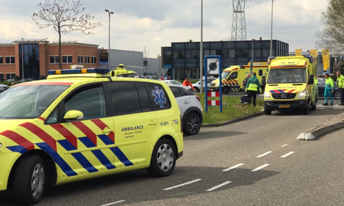19 april Fietser zwaargewond na aanrijding Dudokdreef Barendrecht