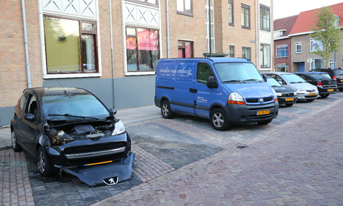 20 april Veel schade na autobrand Mendelssonplein Vlaardingen