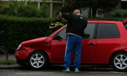 3 mei Auto raakt geparkeerde auto’s Burgemeester Knappertlaan Schiedam