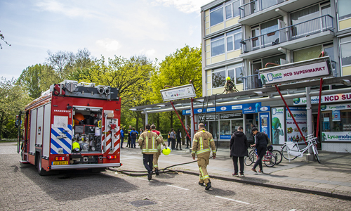 4 mei Brandweer rukt uit voor flinke brand op balkon Dirk de Derdelaan Vlaardingen