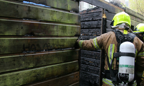 5 mei Schuur verwoest door brand 2e van Leyden Gaelstraat Vlaardingen