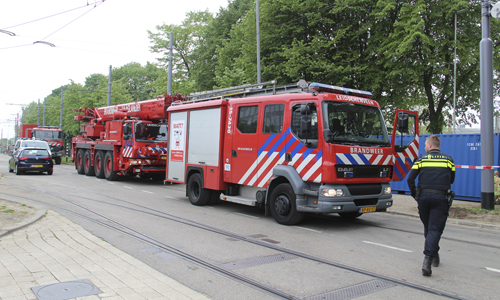 7 mei Man klimt in lichtmast Excelsior stadion Rotterdam
