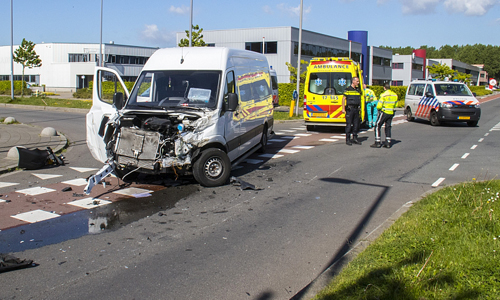8 mei Veel schade bij aanrijding met bus Cairostraat Rotterdam