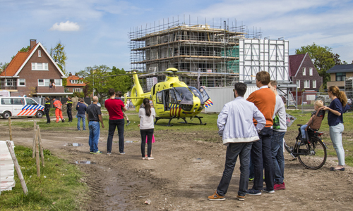 14 mei Traumahelikopter assisteert bij medische noodsituatie Veenlantstraat Schiedam