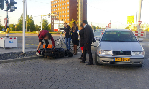 14 mei Aanrijding tussen scooter en personenauto Vijfsluizen Vlaardingen