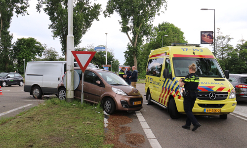 18 mei Flinke aanrijding tussen twee auto’s Hargalaan Schiedam