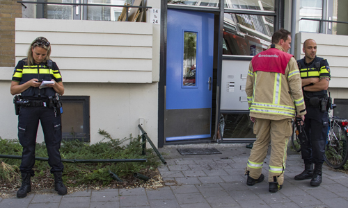 1 juni Auto botst tegen flat Albardastraat Schiedam
