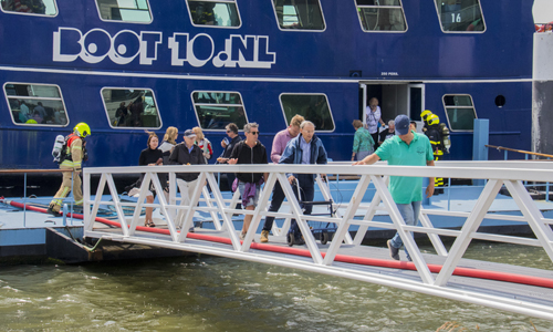 3 juni Groot alarm voor rook in schip Burg van der Lelykade Maassluis