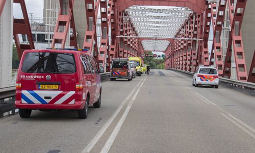 25 juni Man overleden na val van brug Spijkenisserbrug Spijkenisse