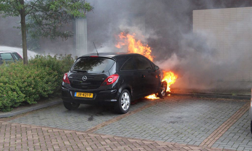 3 augustus Auto verwoest door brand Zimmermannplein Schiedam