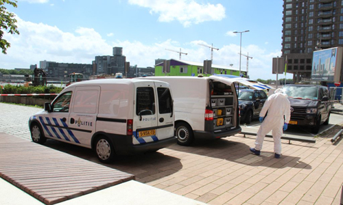3 augustus Dode baby gevonden in de bosjes Antoine Platekade Rotterdam