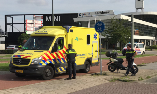 7 augustus Scooterrijder gewond bij aanrijding Karel Doormanweg Schiedam