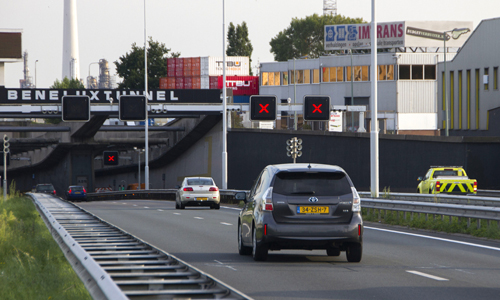 7 augustus Verkeerschaos na afsluiting tunnelbuis Beneluxtunnel Schiedam