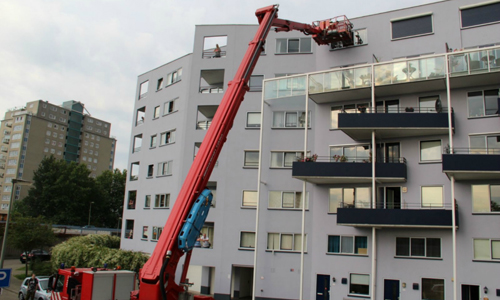 8 augustus Traumahelikopter uit Amsterdam voor medische noodsituatie Merwedestraat Schiedam
