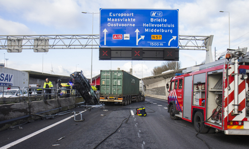 15 februari Ravage na forse aanrijding N15 Rotterdam