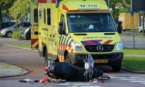 23 augustus Vrouw op snorscooter gewond na aanrijding met auto ‘s-Gravelandseweg Schiedam