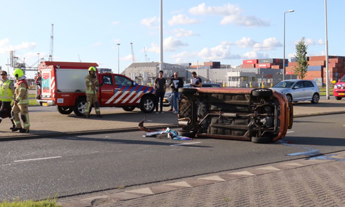 2 september Auto op kant na aanrijding met vrachtwagen Reeweg Rotterdam