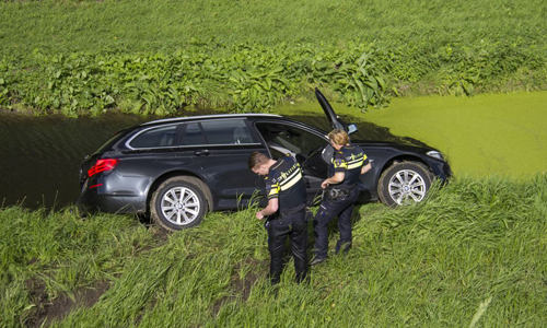 12 september Auto van de dijk af, bestuurster spoorloos Maassluissedijk Vlaardingen