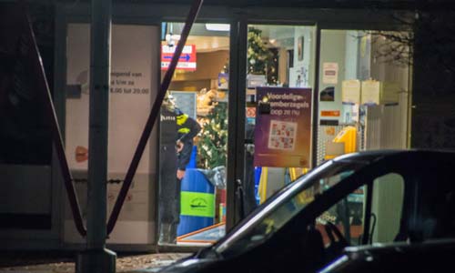 15 december Arrestatieteam haalt verwarde man uit supermarkt Vlaardingen