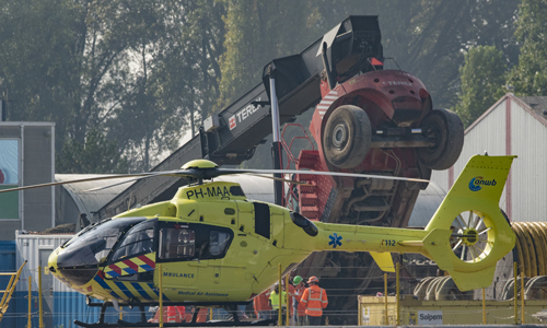 27 september Reddingsactie voor machinist Reach Stacker Nieuwe Waterwegstraat Schiedam
