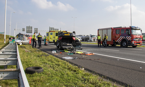27 september Traumahelikopter ingezet bij auto over de kop A15 Rotterdam