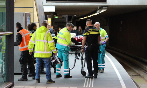 4 oktober Tiener van ballustrade op perron gevallen Troelstralaan Schiedam
