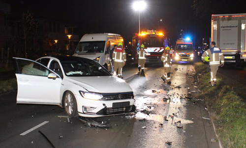 7 december Gewonde bij frontale aanrijding auto vs vrachtauto Marathonweg Vlaardingen