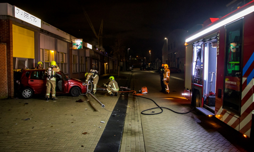 15 december eel schade na flinke aanrijding Kommiezenlaan Schiedam