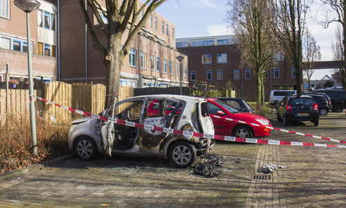 5 maart Gestolen auto uitgebrand na overval Robert Schumanring Vlaardingen