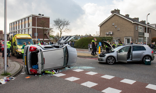 15 april Auto gekanteld na aanrijding Koekoekstraat Krimpen aan den IJssel