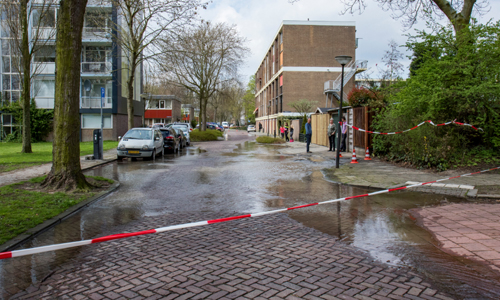 15 april Weer waterleiding gesprongen Zeemanstraat Vlaardingen