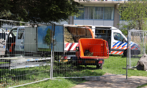 19 april Politie doorzoekt struiken in onderzoek overleden baby Stationstraat Schiedam