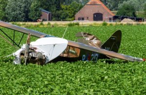 55-jarige Delftenaar overleden na vliegtuigcrash Noordlangeweg Willemstad (Noord-Brabant)
