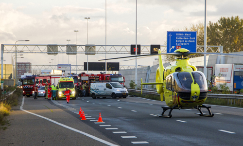 9 november Gewonde bij auto over de kop A20 Vlaardingen