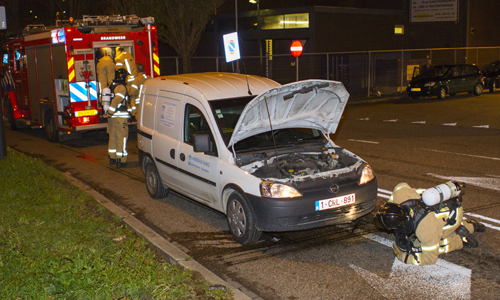 4 december Melding van autobrand naast benzinestation Vlaardingen