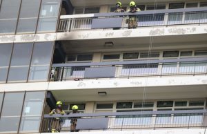 Grote brand in flatwoning Albert Schweitzerplaats Rotterdam