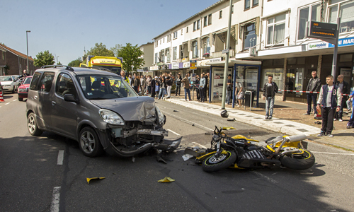 3 meiTwee gewonden bij aanrijding auto – motor Vlaardingen