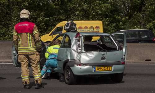 9 mei Botsing tussen auto en vrachtwagen op A20 Rotterdam